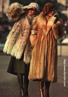 90s Fur Coat, 90s Fur, 90s Fur Fashion, Sable 90s, Luxury Vintage Women's Fur Coat, Fur Coat Aesthetic, Fox Fur Coat 1980s, Luxury Vintage Shearling Fur Coat, Marco Gianotti Vintage Fur Coat