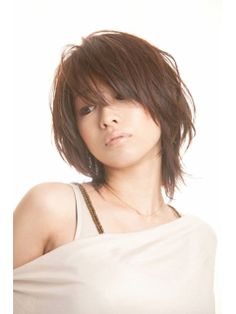 Short Hair Layers Hairstyles, Yuri Kozukata Haircut, Layered Jellyfish Haircut Short, Japanese Shag Haircut, Asian Shaggy Short Hair, Japanese Shaggy Hair, Japanese Shaggy Bob, Japanese Short Layered Haircut, Japanese Short Layered Hair