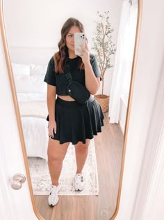 Active Skirt Outfit Casual, Active Skirts, Athletic Mini Skirt Outfit, Active Wear Skirt Outfit, Black Workout Skirt Outfit, Black Athletic Skort Outfit Casual, Athleisure Skirt Outfits Summer, Black Athleisure Skort With Lined Skirt, Athleisure Skirt Outfit