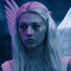 Jules Halloween Makeup, Jules Angel Costume, Euphoria Angel Costume, Jules Euphoria Angel Costume, Jules Costume, Jules Cloud Makeup, Jules Angel Makeup, Jules Euphoria Angel, Jules Euphoria Angel Wings