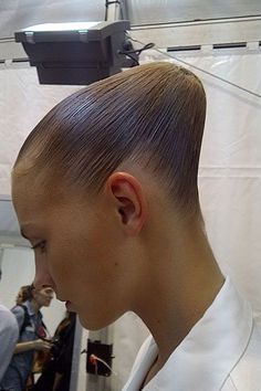 POSSIBLE HAIR Worst Haircut Ever, Catwalk Hair, Weird Haircuts, Haircut Fails, Hair Fails, Runway Hair, Editorial Hair, Bad Haircut, Bad Hair