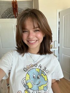 Short Haïr Cut Ideas, Hair Cut Ideas For Short Hair, Shoulder Length Haircut Curtain Bangs, Cute Hair Cuts Shoulder Length, Short Hair Cuts Girls, Slight Bangs Haircut, Hair Inspo Cut For Round Face, Short Hair Inspo Straight, Shoulder Length Hair On Round Face