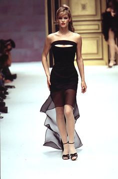 the original supermodels Herve Leger 90s Runway, Herve Leger 90s, Herve Leger 1995, Herve Leger 1993, Tricia Helfer Runway, Herve Leger 1997, Herve Leger 1996, Christian Dior Ss 1996, Alberta Ferretti 90s