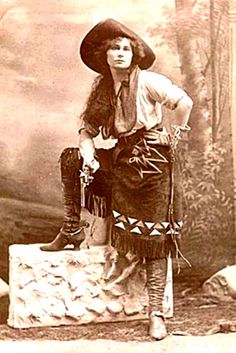 Real cowgirls Wild West Ladies, Women Wild West, Wild West Photos Women, Wild West Women, Old Western Cowgirl Costume, 1900s Cowgirl, 1880s Cowgirl, 1890s Cowgirl, 1800 Cowgirl