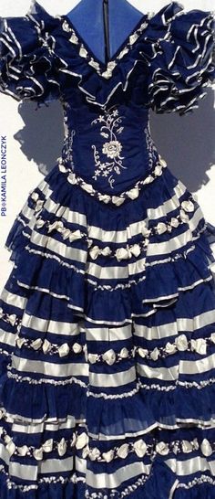Authentic Spanish Flamenco Dress from Andalucia in Southern Spain Honduras Traditional Dresses, Spain Dress, Old Spanish Dress, Folklorico Dress, Mexican Dress, Spanish Clothes, Portuguese Dress, Spain Fashion History, Vintage Flamenco Dress