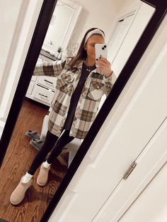 Loving this cute & comfy Nordstrom Flannel for work ♡ #fashion #aesthetic #teacher #sped #kindergarten #comfort #casual #cuteoutfit #teacherootd #teacherstyle #teacherlife #flannel #ootd #cozy #school #firstyearteacher #uggs #lululemon #nordstrom #targetstyle Flannel Comfy Outfit, Leggings Outfit Flannel, Shacket And Uggs Outfit, Flannel Outfits With Uggs, Flannel Outfits Teacher, Comfy Teacher Outfits, Flannel And Ugg Outfits, Ugg Teacher Outfit, Flannel And Yoga Pants