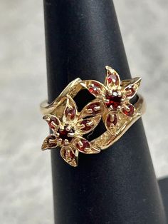 Ring Flower Design, Double Ruby Ring, Ruby Rings Gold, Ruby Ring Gold Unique, Vintage Ruby Wedding Rings, Rubies Jewelry, Red And Gold Rings, Rings With Flowers, Gold Ruby Jewelry