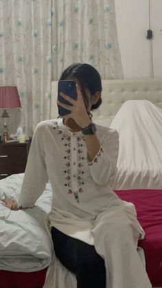 India Aesthetic Outfits, Beautiful Desi Girl, Imdian Girl, Deshi Girl, Cute Woman Aesthetic, Cute Indian Girls, Desi Casual Outfits Aesthetic, Indian Fits Aesthetic, Desi Wear Aesthetic