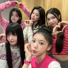 Illit Kpop Logo, Illit Widget, Illit Logo Pink, Illit Band, Illit Group, Illit App Icons, Illit Group Photo Ot5, Illit Group Members, Illit Pink Icon