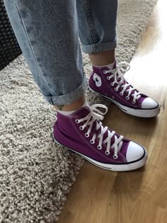 #converse #allstar #outfit #streetlook #hipsterfashion Converse Violette, Converse Violet High Tops, Converse Violet Shoes, Converse Violet Sneakers, Converse All Star Hi Purple, Violet Converse, Violet Purple Converse, Converse All Star Purple, Plum Converse