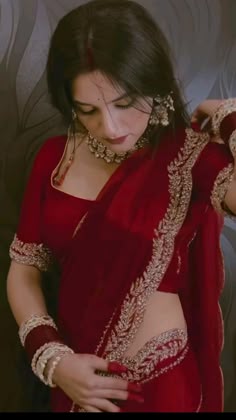 #diwalikiroshni  #sari #lookalike Saree Beauty, Saree Look Picture, Saari Photo, Cool Saree, Red Saree Designer, Sari Dress Red, Red Sadi, Red Sharee, Bengali Red Saree