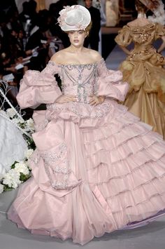 Rococo Inspired Dress, Rokoko Fashion, Rococo Inspired Fashion, Dior Rococo, Marie Antoinette Runway, Dior Gilded Glamour, Rococo Runway, Rococo Fashion Runway, Marie Antoinette Runway Fashion