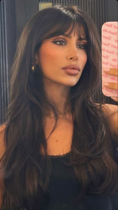 Long Dark Hair With Wispy Bangs, Wispy Bangs Long Dark Hair, Dark Hair Wispy Bangs, Wispy Bangs Dark Hair, Long Dark Brown Hair With Bangs, 90s Bombshell Bangs, Megan Fox Bangs Hair, Winter 2024 Bangs, Madison Beer Haircut Bangs