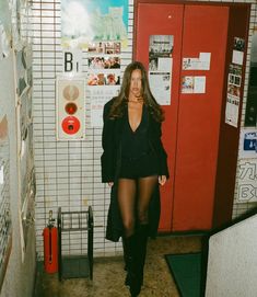 New York Club Outfit Night Winter, Nyc Winter Club Outfits, Nyc Club Outfit Night Out Winter, Nyc Club Outfit, Berlin Aesthetic Outfit, Winter Night Out Mini Skirt, Black Tights Going Out Outfit, Jazz Bar Outfit Inspo, Jazz Bar Outfit