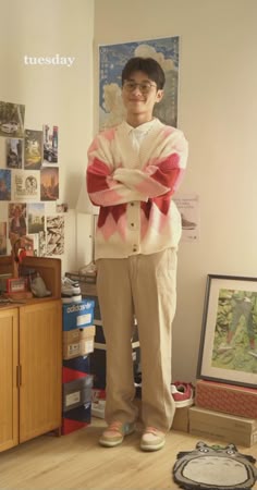 Pink Male Outfits, Coquette Style For Men, Pink Sweater For Men, Boy In Pink Dress, Preppy Outfit For Men, Coquette For Men, Men Pink Outfits, Pink Boys Outfit, Coquette Boy Aesthetic