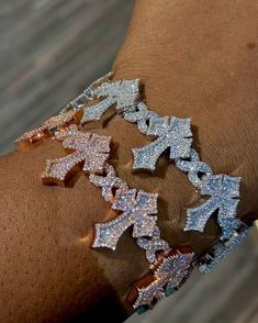 925 silver/ vvs1 Moissanite 10mm twist cross edge Cuban bracelet ✅  Price: 8 inch - 1,700,000 naira Vvs Jewelry, White Gold Cuban Link Bracelet With Vvs Clarity, Silver Cuban Link Cubic Zirconia Bracelets, Silver Iced Out Bracelet, Vvs Clarity White Gold Cuban Link Bracelet, Iced Out Bracelet Men, Luxury Iced Out Men's Bracelets, Silver Metal Bracelets Iced Out, Moissanite Cuban Bracelet