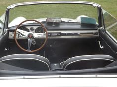 the interior of an old car is clean and ready to be driven