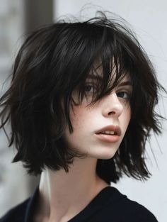Female Bob Hairstyles, Spiky Bob Hair, Medium Female Haircuts, Breakdown Haircut, Cute Shaggy Bob, Black Wave Hair, Cool Women Hairstyles, Shor Hairstyles, Short Messy Haircut Women