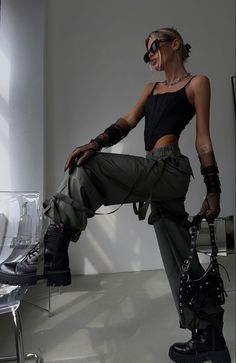 Electro Festival Outfit, Look Da Festival, Rave Outfits Women, Tomboy Femme, Techno Outfit, Rave Looks, Rave Style, Festival Outfits Rave, Fest Outfits