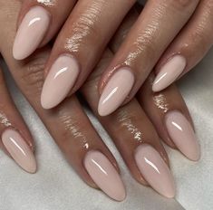 Almond Neutral Nails, Cream Almond Nails, Creamy Almond Nails, Almond Nails Cream, Neutral Almond Nails, Chrome Neutral Nails Almond, Beige Almond Nails, Milky Nude Nails Almond, Cream Oval Nails