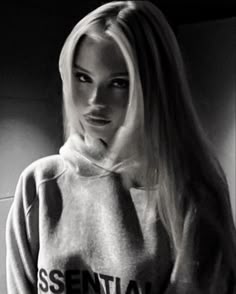 Silver Blonde Aesthetic, Dark Feminine Blonde, Blonde Dark Aesthetic, Black And White Blonde, Blonde Dark Feminine, Blonde Dark Feminine Makeup, Blonde Bella Hadid, Blonde Black And White Aesthetic, Dark Feminine Blonde Aesthetic