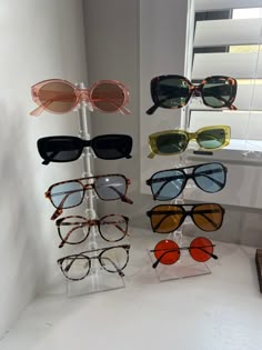 Glasses Closet, Eye Glasses Organizer, Display Sunglasses, Eyeglass Storage Ideas, Sunglass Storage Ideas, Eye Glasses Organization, Sun Glasses Storage Ideas, Glasses Storage, Glasses Organization