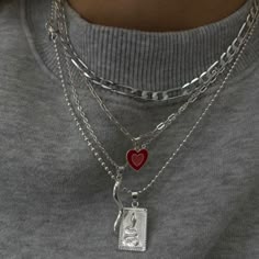 This baby is guaranteed to bring you good luck and is the perfect piece to spice up your evryday outfit. Casual Silver Jewelry, Dainty Layered Necklaces Silver, Cool Necklaces Aesthetic, Silver Jewelry Layered, Necklace Styles, Cool Silver Necklaces, Stack Silver Necklaces, Statement Jewelry Aesthetic, Jewelry Silver Necklaces
