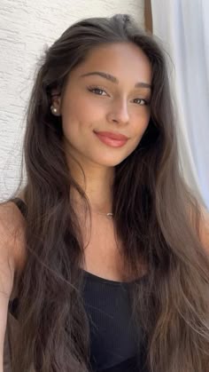 17 Age, A Normal Girl, Brown Hair Brown Eyes Woman, Most Beautiful Girls, Real Beauty Influencer, Women With Brown Hair, Brown Hair Women, Pics Of People, Brown Eyes Brunette Hair