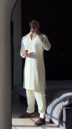 Formal Kurta Pajama, Pathani Salwar Kurta, New Design Kurta Pajama, Kurta Style For Boys, White Kurta Salwar For Men, Pakistani Pathani Suit, White Kurta Shalwar, Pajama Kurta Design, Punjabi Suits For Men