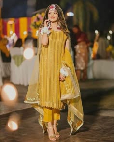 #indianbridalmehendidresses #pakistanibridaldress #mehendimayonbridaldresses Most Amazing and Enchanting Pakistani Mehendi Mayon Dresses Collection for Girls Very Impressive and Precious Pakistani Bridal Mehendi Mayon Dresses Collection 2022 https://youtu.be/wjE9RABBflY 50+ Gorgeous and Stylish Designer Indian Wedding Saree Collection for Girls 2022 https://youtu.be/fBjjcKzM3pA Top 50+ Stunning and Beautiful Latest Princess Ball Gown Wedding Dresses Designs Ideas https://youtu.be/EN32kvo3Z0k Haldi Dress Designs For Bride, Simple Mehndi Dress For Bride, Haldi Dress Pakistani Style, Mayun Dresses Pakistani, Haldi Dresses, Dholki Dress For Bride, Mehandi Dresses Mehndi Outfit, Mayoon Dresses Pakistani Simple, Mayon Dresses Pakistani Simple