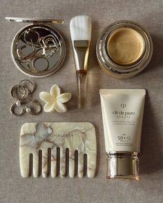 Luxury Beauty Products Aesthetic, Elegant Skincare Essentials, Elegant Beauty Essentials, Luxury Beauty Routine Essentials, Luxury Skincare Accessories, Beauty Essentials Aesthetic, Compact Beauty Essentials Kit, Luxury Beauty Essentials, Neutral Color Beauty Essentials