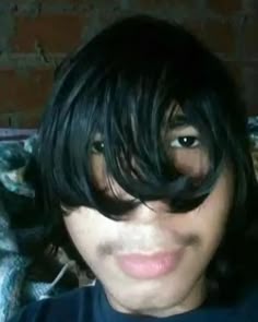 emo Corte De Honguito, Batman Haircut, Hair Meme, Emo Haircuts, Ugly Hair, Oval Face Haircuts, Bad Haircut, Oval Face Hairstyles, Emo Hair