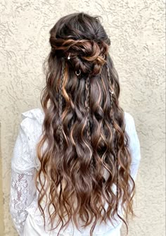 Wedding Hairstyles For Long Hair Boho, Girl Pirate Hair, Half Up Braid Hair, Simple Boho Wedding Hair, Wedding Viking Hairstyles, Renfest Hairstyles, Wedding Hair Down Boho, Mermaid Hair Curly, Wedding Hair Viking Style
