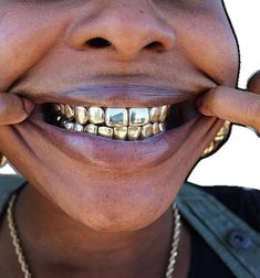 All Gold Grillz, Black Grillz, Grillz Aesthetic, Gold Grillz In Mouth, Hip Hop Grills, Black Gold Grillz, Boondocks Gold Teeth, Hip Hop Style Grill, Smiling With Grills