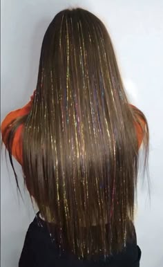 Hair Dye With Glitter, Glitter Stripes In Hair, Sparkle Hair Tinsel, Tinsel Colors For Brown Hair, Tinsel Gold, Glitter Highlight Hair, Hair Tensil Brown Hair Ideas, Hair Tinsel Colors, Hair With Glitter Extensions