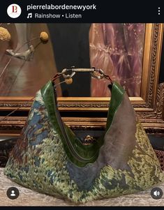 Vintage Leather Bags, Statement Bags, Vintage Bags Aesthetic, Painted Bag, Leather Bag Handmade, Vintage Designer Bags, Fancy Bags, Vintage Leather Bag, Hollywood Glam