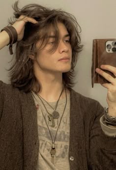 Cortes De Pelo Largo Para Hombres, Androgynous Hair, Estilos De Corte De Pelo Largo, Mens Hairstyles Thick Hair, Men's Long Hairstyles, Hair Inspiration Short, Long Brown Hair, Long Hair Styles Men, Boy Hairstyles