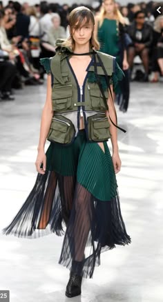 Vest Pockets, Utilitarian Minimalism, Utility Clothes, Functional Clothing Design, Utilitarian Clothing, Fast Fashion Outfits, High End Streetwear Fashion, Utility Outfit Women, Utility Clothing