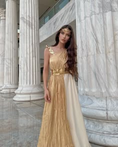 Alectrona Goddess Costume, Greek Themed Dress, Greek Costumes Goddess, Goddess Looks, Goddes Outfit, Greek Costume Ideas, Gods And Goddesses Costume, Greek Goddess Dress Up, Roman Empress Costume