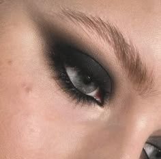 Smokey Eye Aesthetic, Black Eyeshadow Inspo, Smoky Black Eyeliner, Black Eye Shadow Looks Aesthetic, Grunge Smokey Eye, Grungy Smokey Eye, Subtle Black Smokey Eye, Black Eyeshadow Looks Grunge, Smoky Eyeshadow Aesthetic