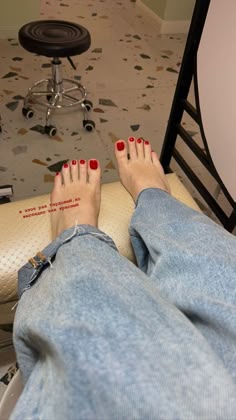Toenail Inspo Aesthetic, Pedicure Ideas Red, Aesthetic Toenails, Feet Nails Ideas Aesthetic, Toenails Aesthetic, Old Money Aesthetic Pedicure, Red Toe Nails, Feet Nail Paint Aesthetic, Red Pedi