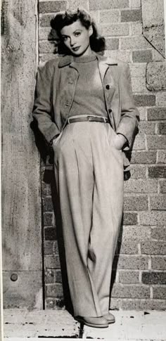 Photography 1940s, 50s Outfits Casual, 1920 Fashion Women Casual, 40s 50s Fashion For Women, 1940s Clothing, 1920s Punk Fashion, 1950s Fashion Pants For Women, 50s Old Money, 40s Clothes