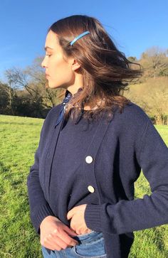 Alexa Chung Style Aesthetic, Alexa Chung Scarf, Alexa Chung House, Alexa Chung Outfits 2022, Alexa Chung Jumper, Alexa Chung Spring Style, Alexa Chung Cardigan Outfit, Alexa Chung Cardigan, Alexa Chung Brand