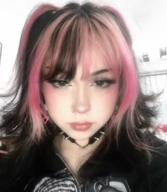 Draculaura Haircut, Dyed Hair Pink And Black, Pink And Black Hair Inspo, Draculaura Inspired Hair, Pink And Black Hair With Bangs, Draculaura Hair Girl, Draculaura Dyed Hair, Draculaura Hair Dye, Draculara Hair Dye