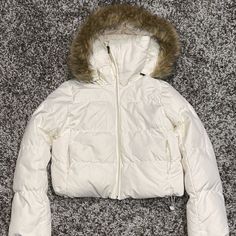 Steve Madden short white / beige puffer jacket w/ faux fox hood and high neck