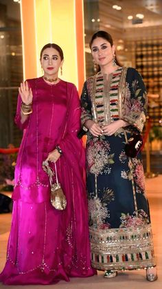 Kareena Kapoor and Karisma Kapoor stun in ethnic wear at Aadar Jain and Alekha Advani’s Mehendi ceremony. Kareena Kapoor Designer Dresses, Kareena Kapoor Kaftan, Kareena Kapoor Viral Dress, Karishma Kapoor Dressing Style, Kareena Kapoor Kurta, Kareena Kapoor Suits, Karina Kapoor Outfits, Bollywood Salwar Suit, Kareena Kapoor Outfits Indian