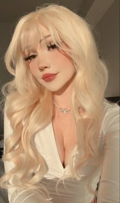 Hairstyle And Color Ideas, Make Up For Blonde Hair, Light Blonde Hair Colors, Cute Blonde Hair Styles, Blond Hair For Olive Skin, Bleach Blonde Hairstyles, White Hair With Golden Highlights, White And Blonde Hair, Blonde Looks