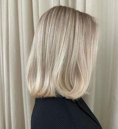 Beige Blonde Light, Cool Blonde Hair Color Short, Scandinavian Blonde Bob, Creamy Blonde Lob, Pale Blonde Hair Color, Cool Toned Blond, Cool Vanilla Blonde, Cool Toned Blonde Bob, Bright Blonde Highlights Short Hair
