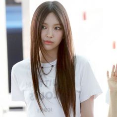 Hyein White Icons, Hyein Purple Icon, Hyein Paris, Hyein Images, Hyein Phoning, Muse, Hair Cuts, Hair