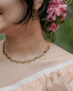 Simple Choker Necklace For Saree, Gold Neck Designs For Women, Simple Choker Necklace Gold, Gold Neck Jewellery, Simple Jewellery Set For Saree, Simple Jwellery Design For Saree, Stylish Gold Necklace Designs, Neck Choker Designs, Saree Accessories Jewellery